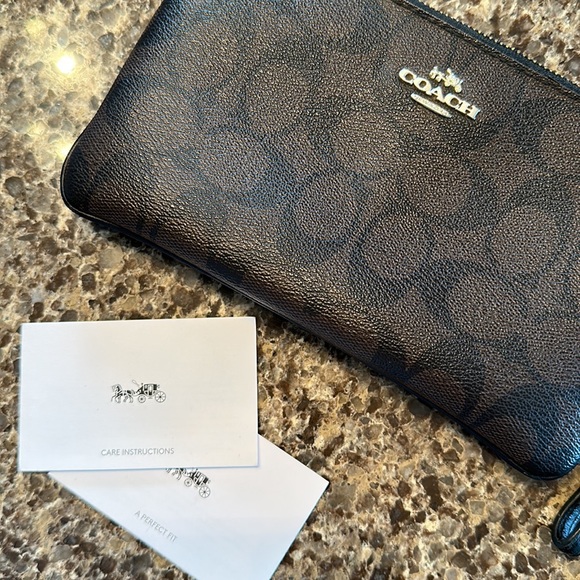 Coach Wristlet wallet - Picture 5 of 5